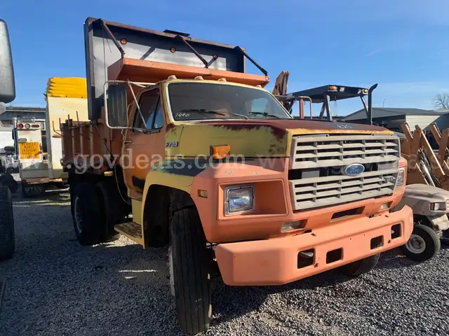 1990 Ford F700