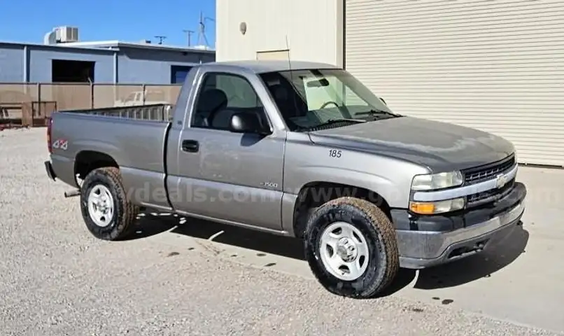 2000 Chevrolet Silverado 1500 Reg. Cab Short Bed 4WD