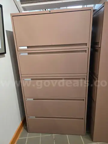 Lot of 4, 5 Drawer Filling Cabinets *no keys*