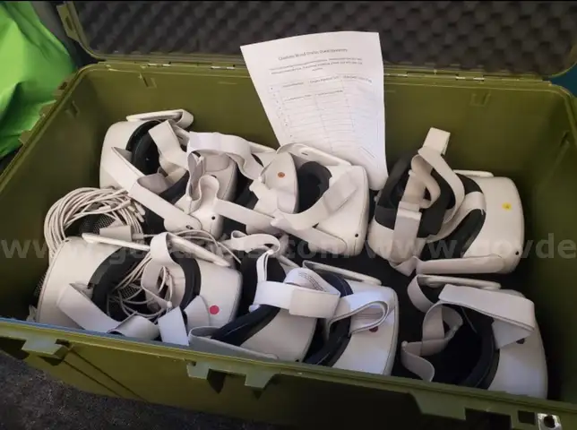 11 Oculus Quest 2 Headsets w/Controllers