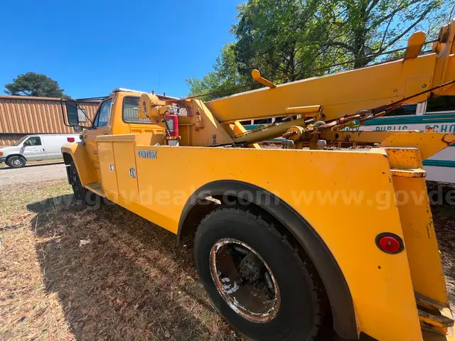Wrecker for School Buses