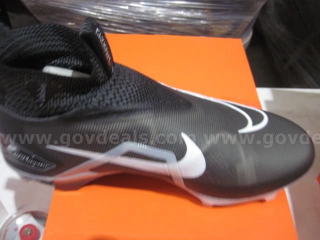 Nike Cleats - Size 13.5 Wide | AllSurplus