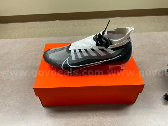 Nike Cleats - 11 (PIM Supply Room)