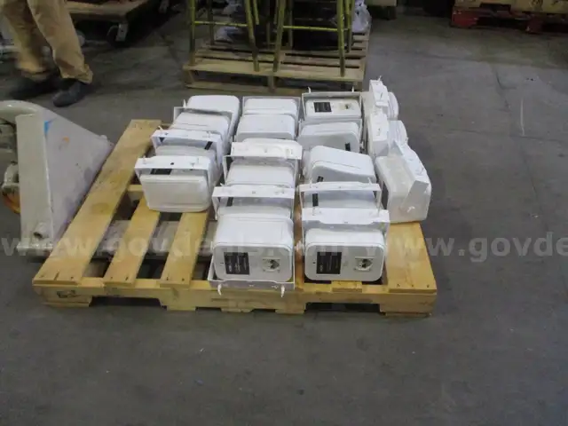 Cabinet Speakers (18)