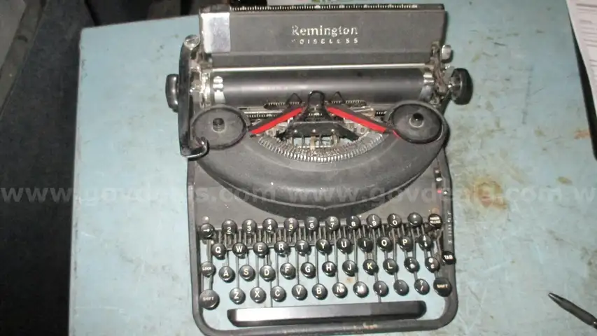 Typewriters (3)