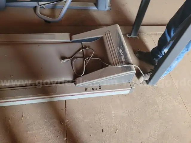 Life Fitness 9100HR Treadmill