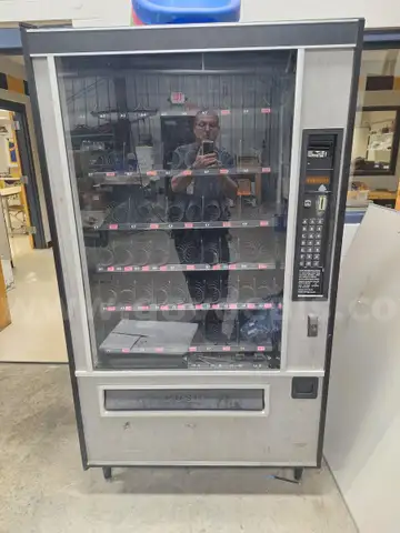 USI Model 3015A Vending Machine