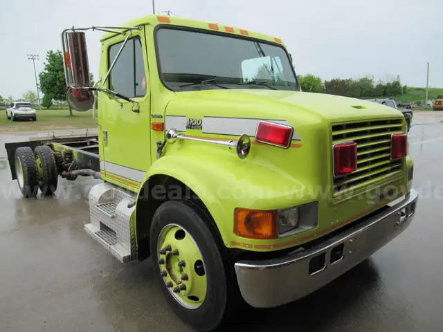 2000 International 4700 Cab &#x26; Chassis