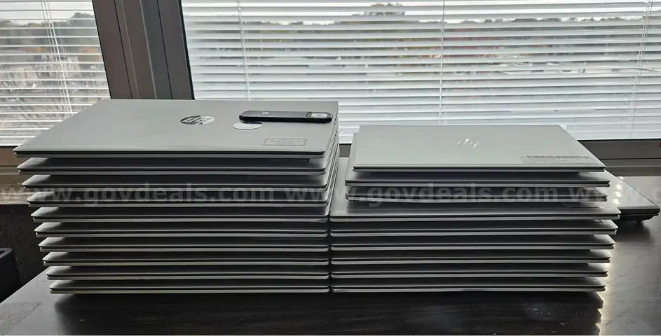 1 LOT - 20 - LAPTOPS, 2 -19&#x22; LCD MONITORS