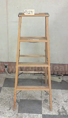 Wooden Ladder 4ft