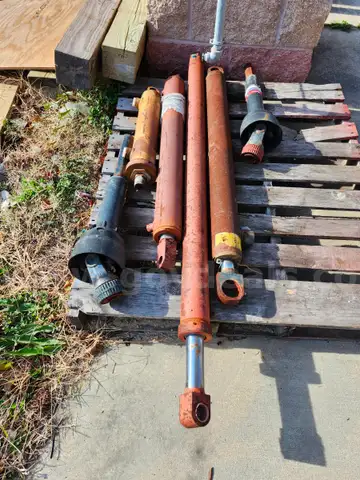 4 Hydraulic cylinders and PTO shaft from vehicles