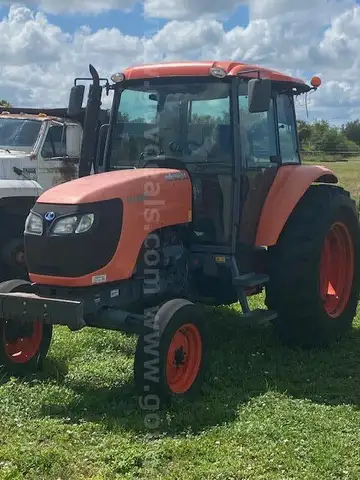 Kubota Tractor M108S