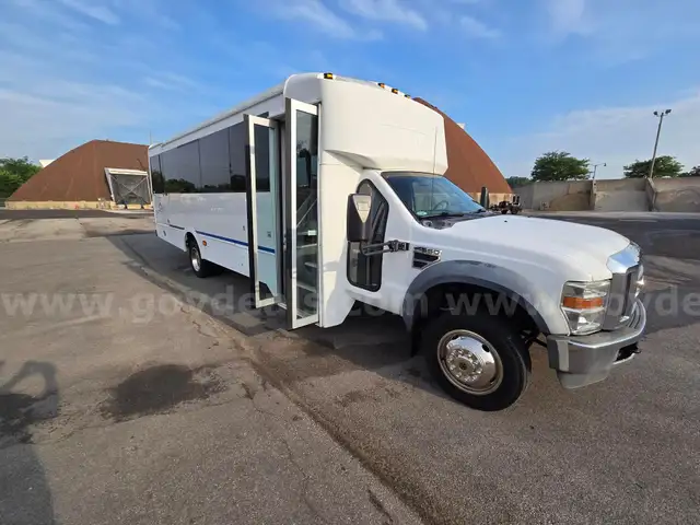 2010 Ford F-550 Glaval Wheelchair Accessible Bus