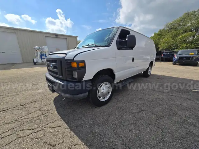 2011 Ford Econoline WITH BUILT IN DOG CAGES