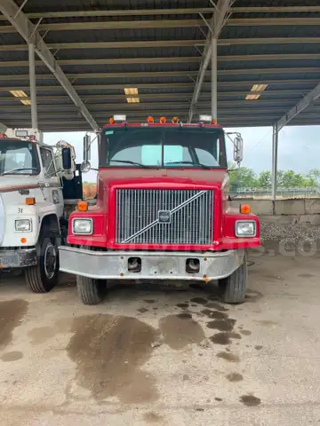 1995 White GMC roll off truck