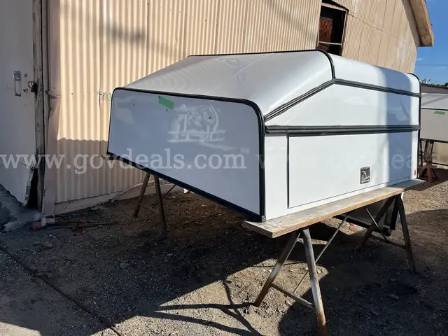 2024 Leer Camper Sheel