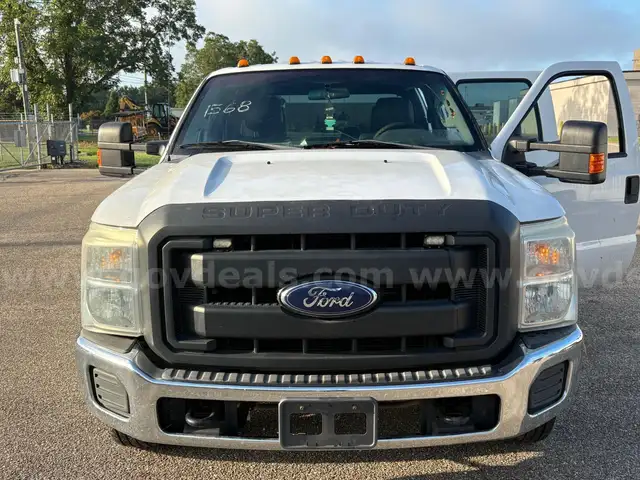 2016 Ford F-350 DRW 4x2 Crew Cab
