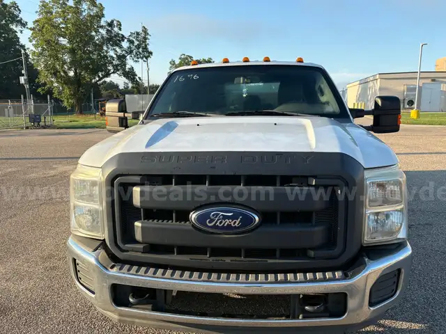 2015 Ford F-350 DRW 4x2 Crew Cab