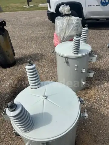 3 pole mount transformers