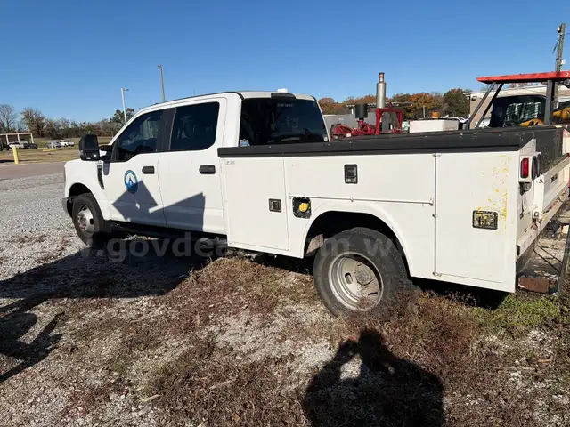 2019 Ford F-350 DRW 4x2 Crew Cab WT