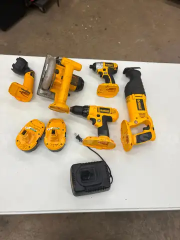Dewalt  cordless handtool set with batteries and charger
