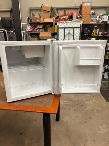 Mini fridge, works well and cleaned.