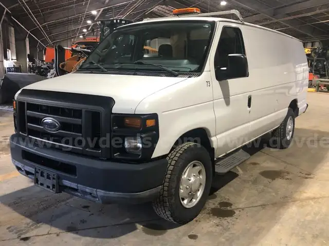 2010 Ford E350 (1852)