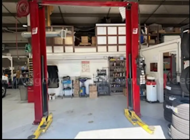 Ammco 9000lb Two Post Lift