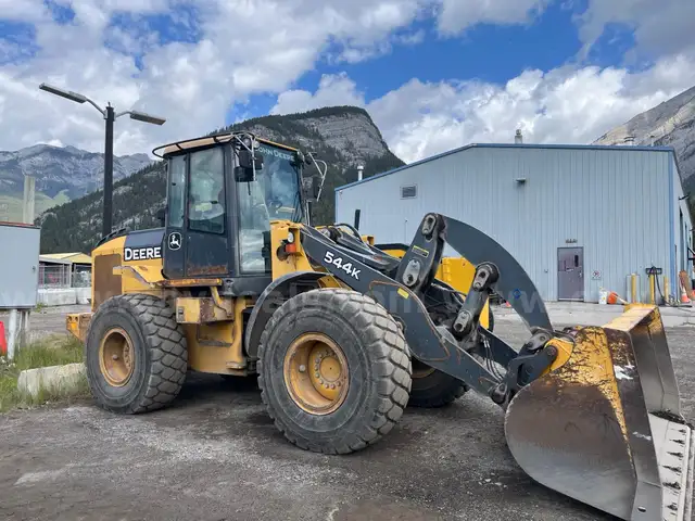 2009 John Deere Wheel Loader - Model 544K - Includes Front Bucket