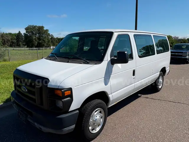 2010 Ford Econoline E-350 XL Super Duty Van   ** LOW MILES **