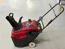 Toro Power Clear 621 R Snow Blower (lot #1)