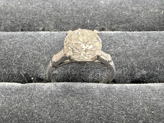 Platinum Diamond Ring (10% Iridium)