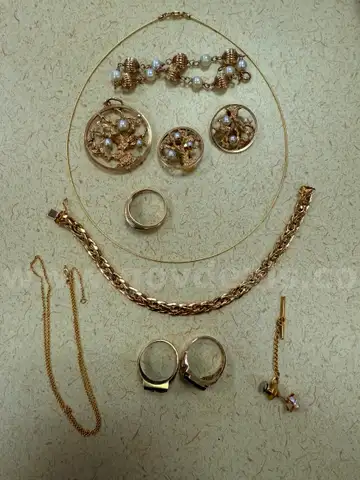 Collection of yellow gold jewelry, various pieces including 14k and 10k items