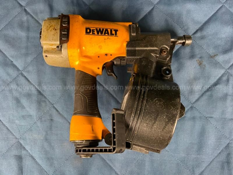 1 Dewalt Pneumatic 15 Degree Coil Siding and Fencing Nailer