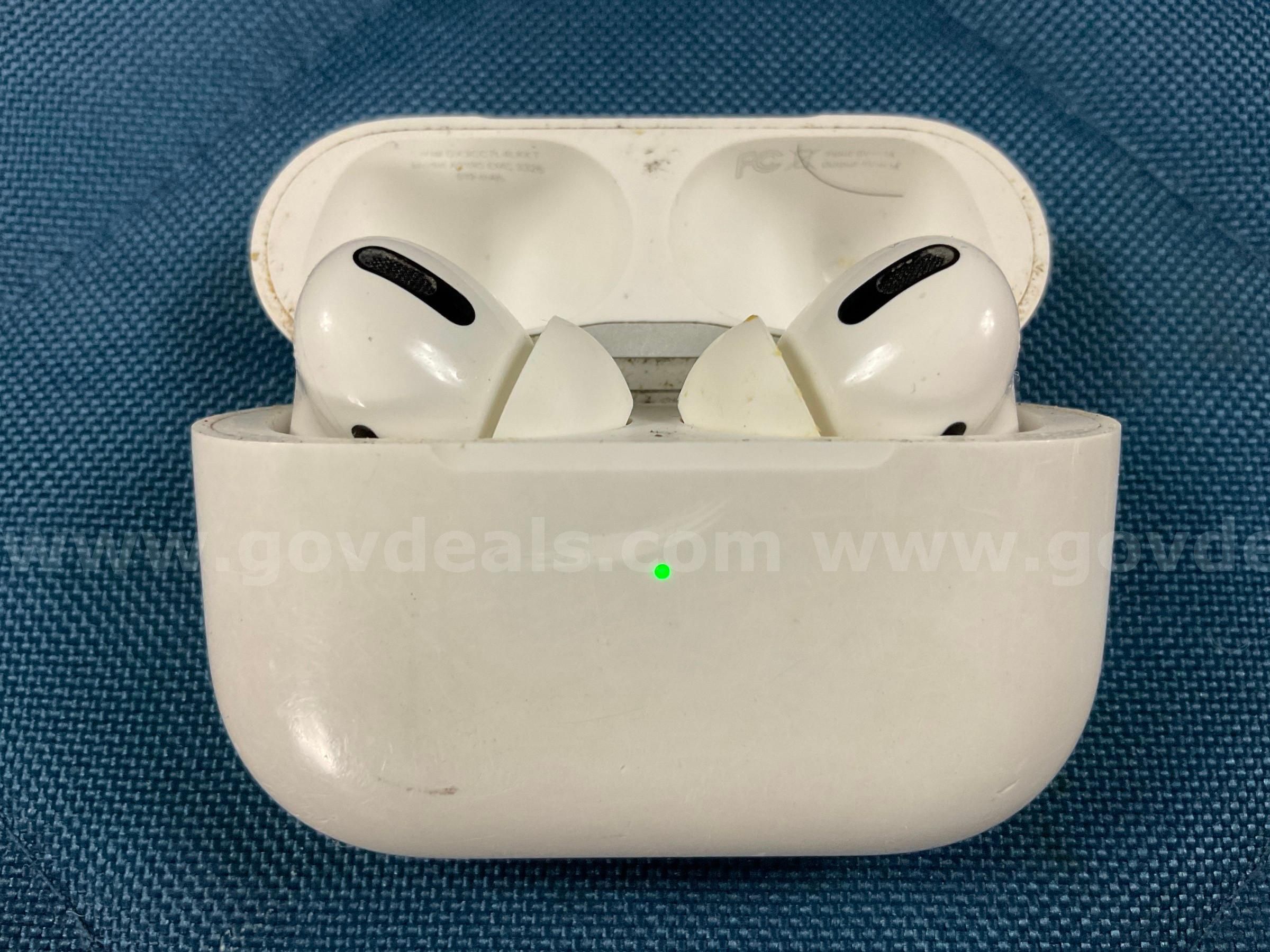 Apple AirPods Pro A2190 With MagSafe good Charging Case Used