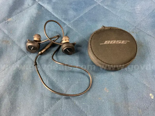Bose SoundSport Bluetooth Earbuds with Case Model AI1, Powers On