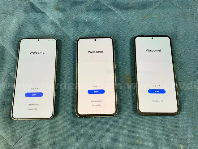 3 - Samsung (User-Locked) Cell Phones, All Power On