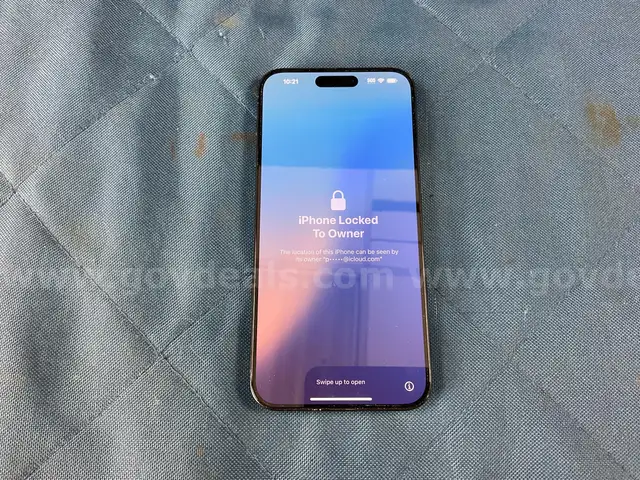 Apple iPhone (User-Locked) Model A2849, 256 GB, IMEI 350278026960425, Powers On