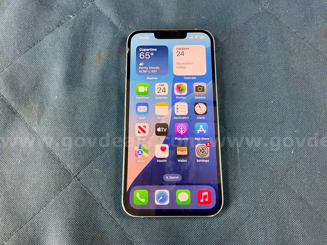Apple iPhone 14 (Unlocked) Model A2649, 128 GB, IMEI 355111144583859, Powers On (Cracked Screen)
