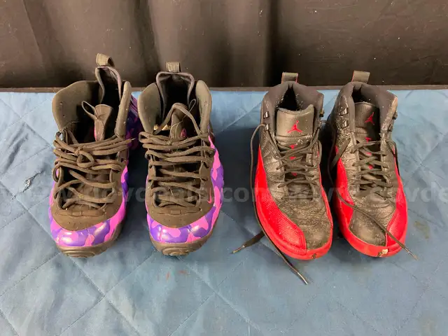 2 - Fashion Shoes Labeled Nike