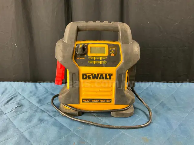 DeWalt Jump Starter/Air Compressor Model DXAEJ14, Powers On