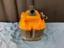 DeWalt Heavy Duty 2 Gallon Cordless Wet/Dry Vacuum Model DCV580 with 2ah Battery, Powers On