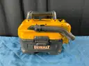 DeWalt Heavy Duty 2 Gallon Cordless Wet/Dry Vacuum Model DCV580 with 2ah Battery, Powers On