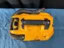 DeWalt Heavy Duty 2 Gallon Cordless Wet/Dry Vacuum Model DCV580 with 2ah Battery, Powers On