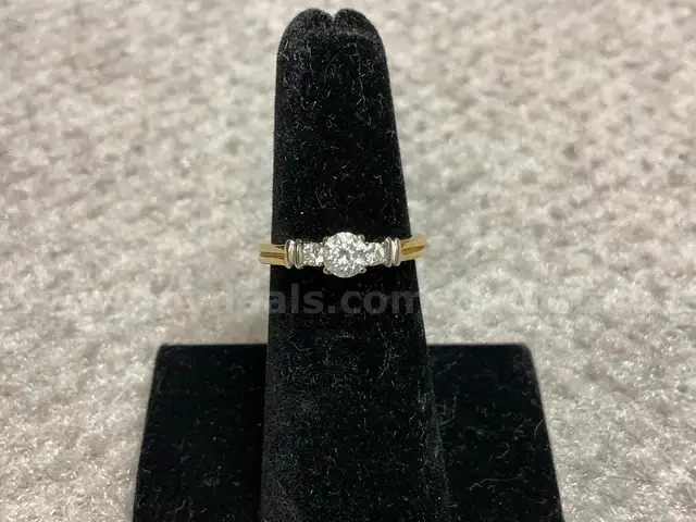 Gold Ring with Diamonds, 3.28g Total Weight, Ring Size 5.5