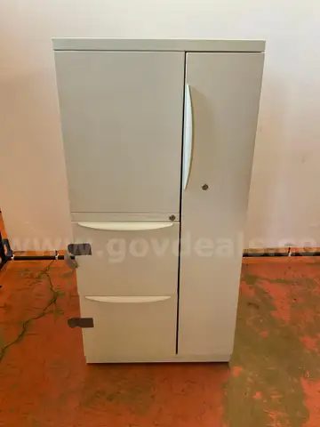 Unbranded Metal Wardrobe, 2&#x27; x 23&#x22; x 49&#x22; (Unlocked, Missing Keys)