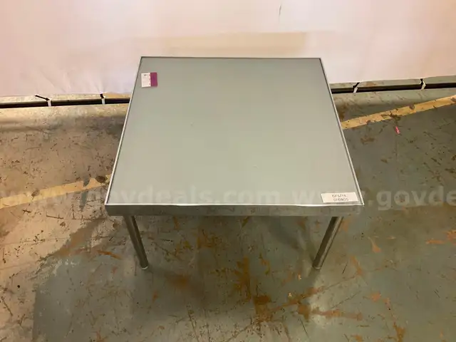 Unbranded Metal and Glass Table, 26&#x22; x 26&#x22; x 16&#x22; (Chipped Glass)