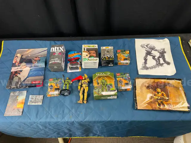 Lot of Halo Figurines &#x26; Misc Collectibles