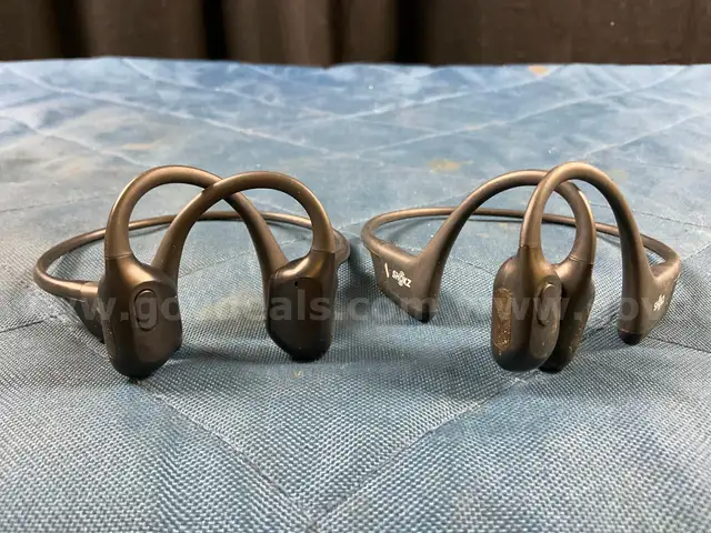 2 - Shokz Headphones Models S810, Powers On &#x26; OpenRun Pro S810