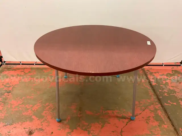 Round Table, 48&#x22;x48&#x22;x24&#x22;